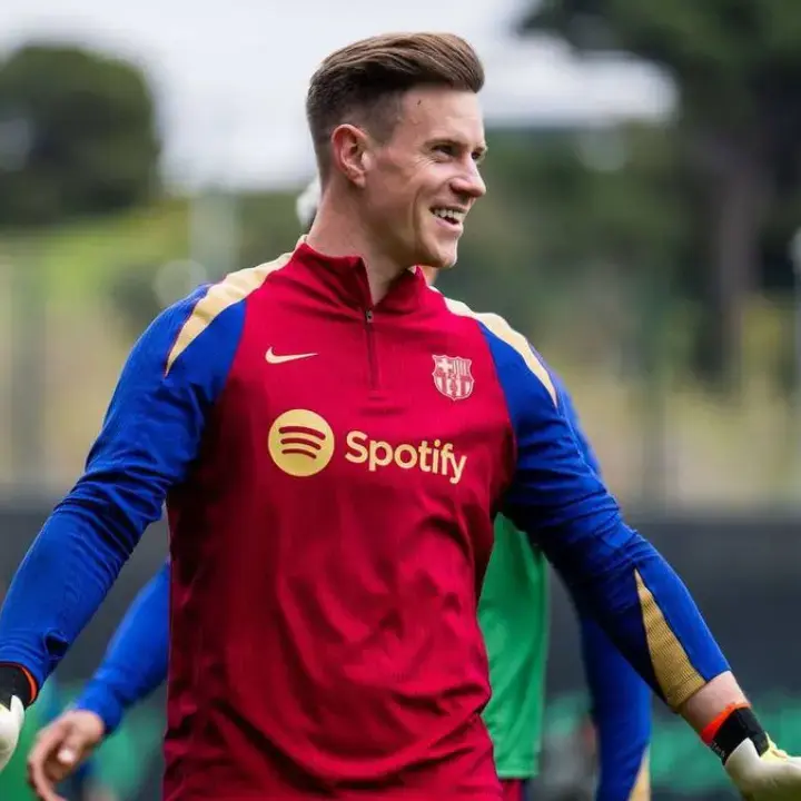 Isu Transfer Dibantah, Deco Tegaskan Ter Stegen Tetap Bertahan di Barcelona