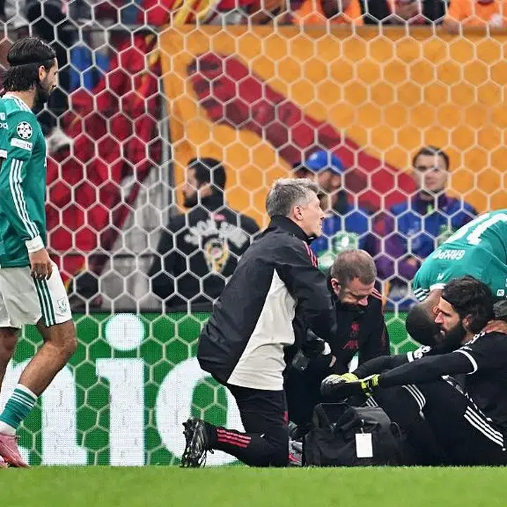 Liverpool Terpuruk, Alisson dan Ekitike Alami Cedera Usai Kalah dari Galatasaray