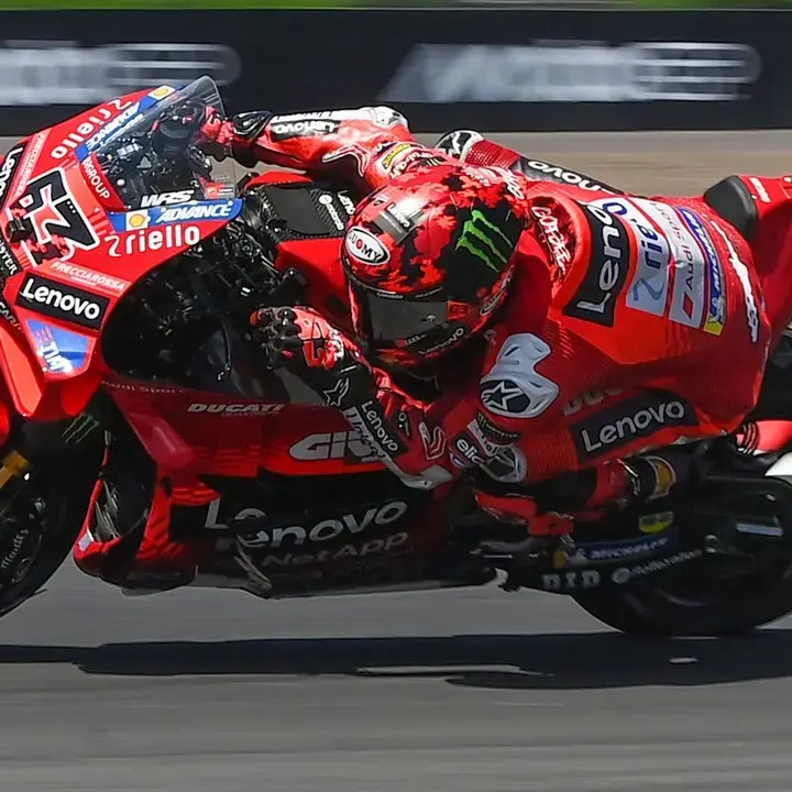 MotoGP Mandalika 2025: Akhir Menyakitkan untuk Bagnaia yang Terjatuh di Lap Terakhir