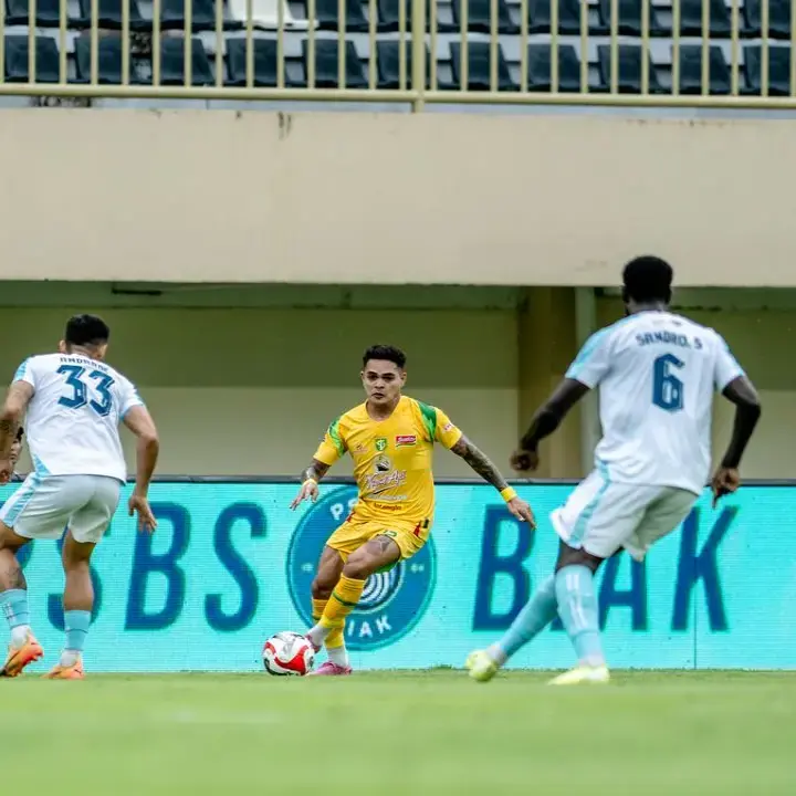PSBS Biak dan Persebaya Surabaya Berbagi Poin, Laga Penuh Kartu Merah di BRI Super League 2025/2026