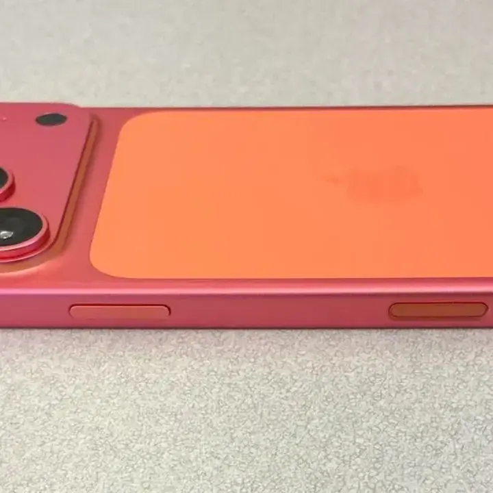 Waduh, Pengguna iPhone 17 Pro Keluhkan Warna Cosmic Orange Memudar Jadi Pink!