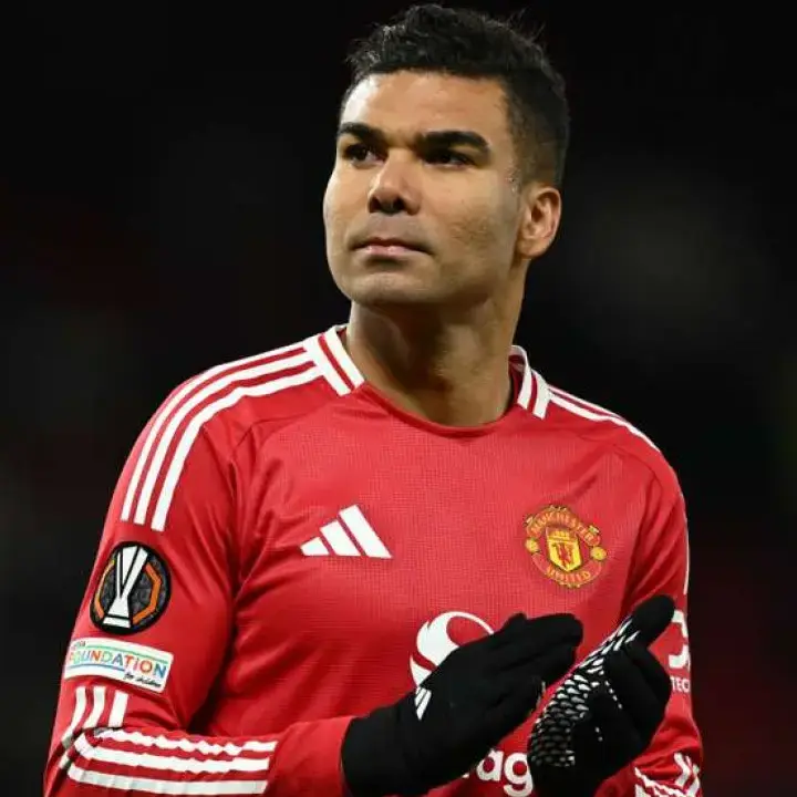 Masa Depan Casemiro di MU: Terima Gaji Lebih Kecil atau Hengkang ke Klub Lain