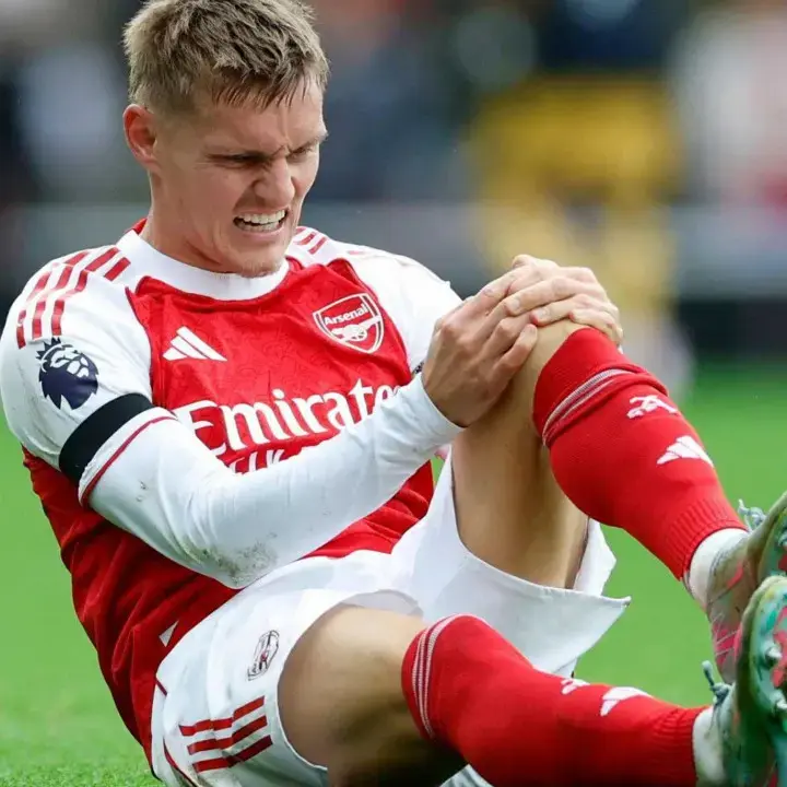 Cedera Lutut Serius, Martin Odegaard Dipastikan Absen Bela Arsenal dalam Waktu Lama