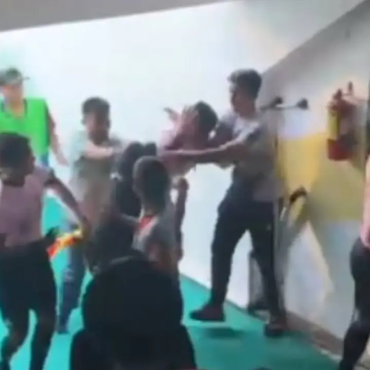 Kronologi Video Viral Pemukulan Wasit Tommi Manggopa Usai Persipal FC Vs Barito Putera, Mantan Gubernur Turun dan Protes Keras