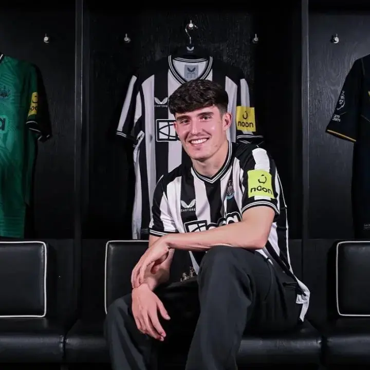 Tino Livramento Tunda Negosiasi Kontrak Baru di Newcastle United, Man City Siap Gerak Cepat