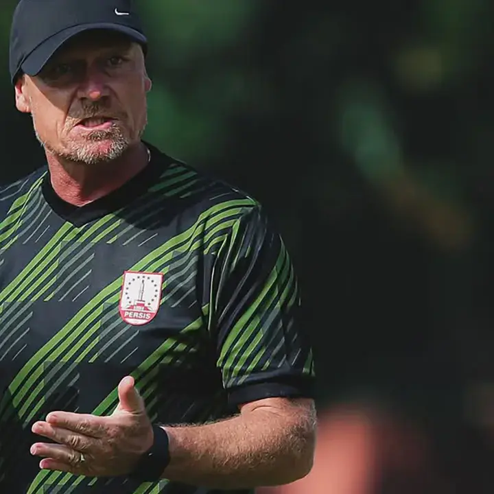 Peter de Roo Yakin Persis Solo Bisa Curi Poin Lawan Persebaya Surabaya