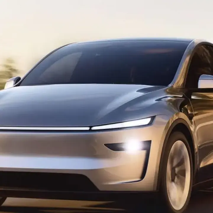 Tesla Resmi Buka Layanan Robotaxi untuk Publik, Namun Baru Pengguna iOS yang Bisa Pesan Saat Ini