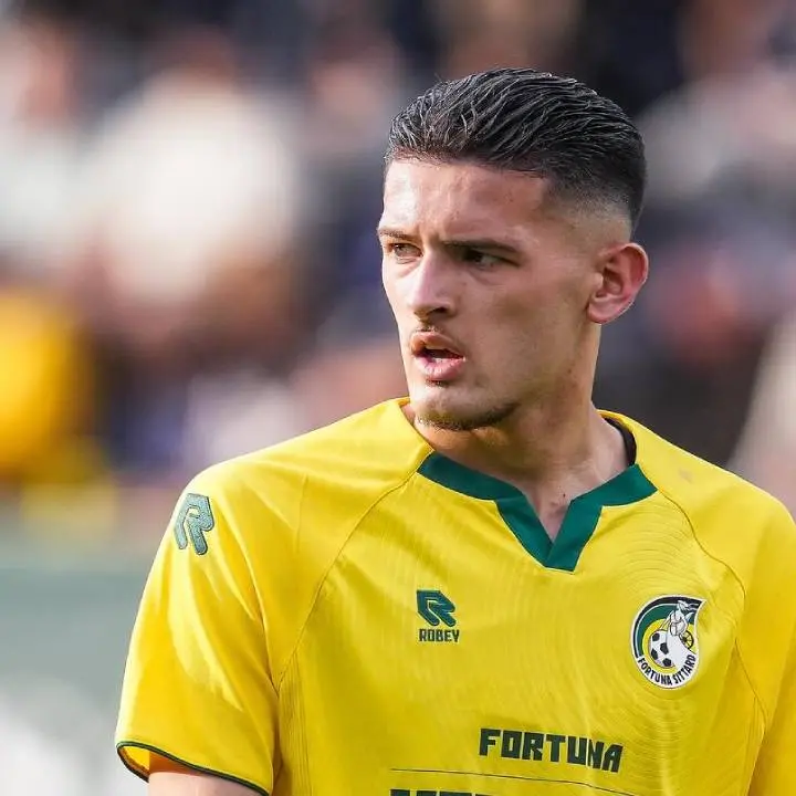 Justin Hubner Diskors 3 Laga dari KNVB Akibat Kartu Merah Saat Fortuna Sittard Lawan Ajax