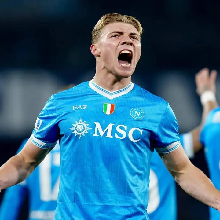 Brace Rasmus Hojlund Antar Napoli Tekuk Juventus 2-1 dan Mantapkan Posisi di Puncak Klasemen Serie A