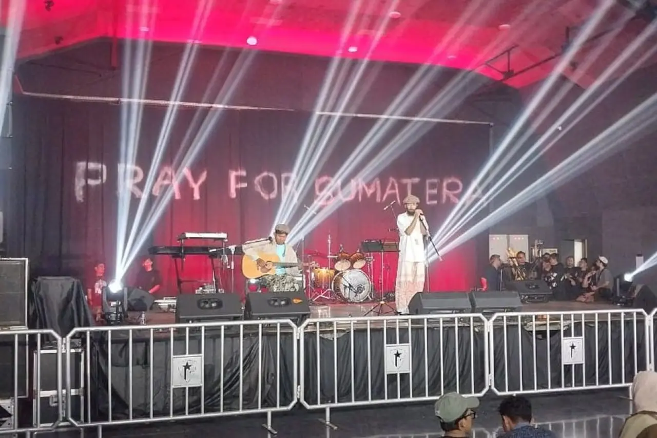 Seniman dan musisi berpartisipasi dalam konser amal bertema Bersama Untuk Sumatra.