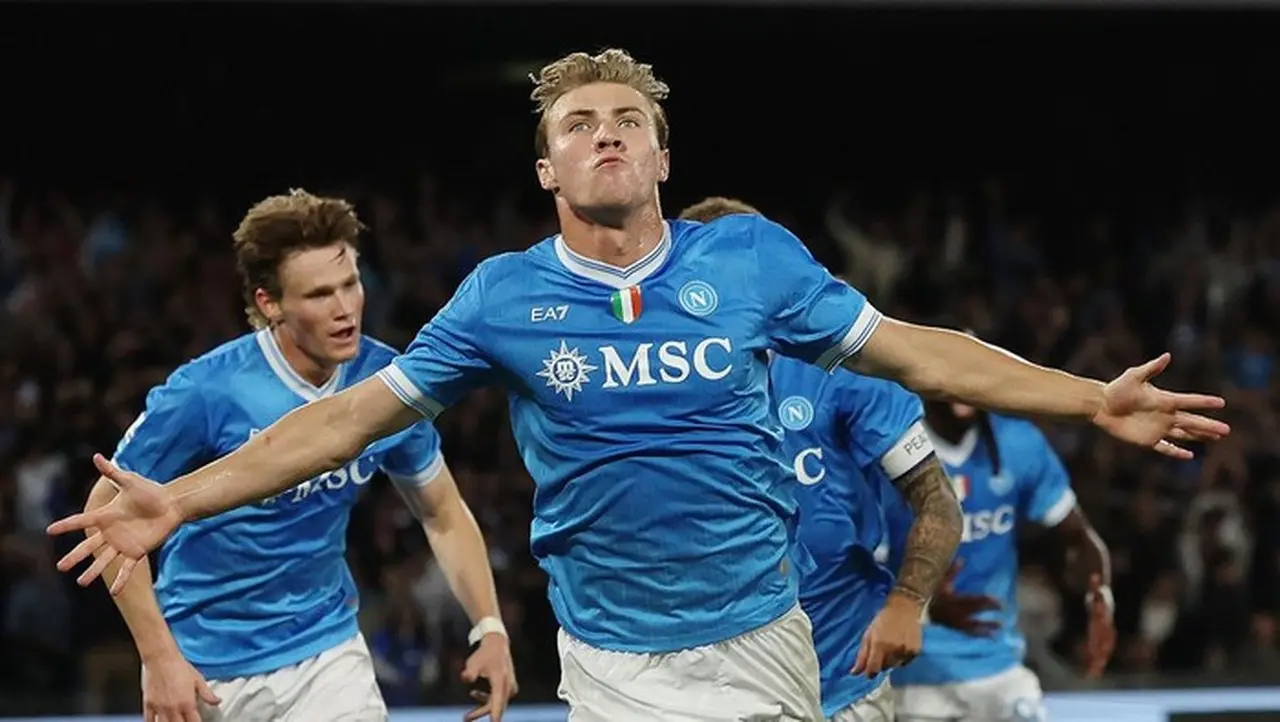 Rasmus Hojlund Lampaui Gol di Liga Inggris Musim Lalu Bersama Napoli