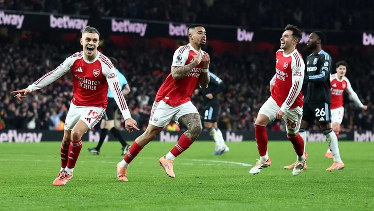 Arsenal Pesta Gol ke Gawang Aston Villa 4-1, Puncaki Klasemen Liga Inggris