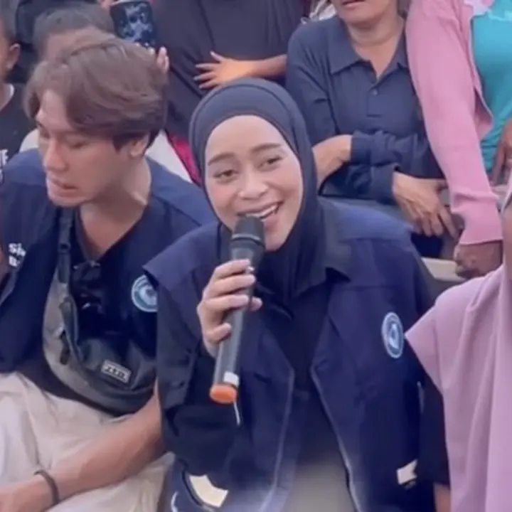 Hamil Besar, Lesti Kejora Tetap Turun ke Lokasi Bencana Banjir Sumatera Utara