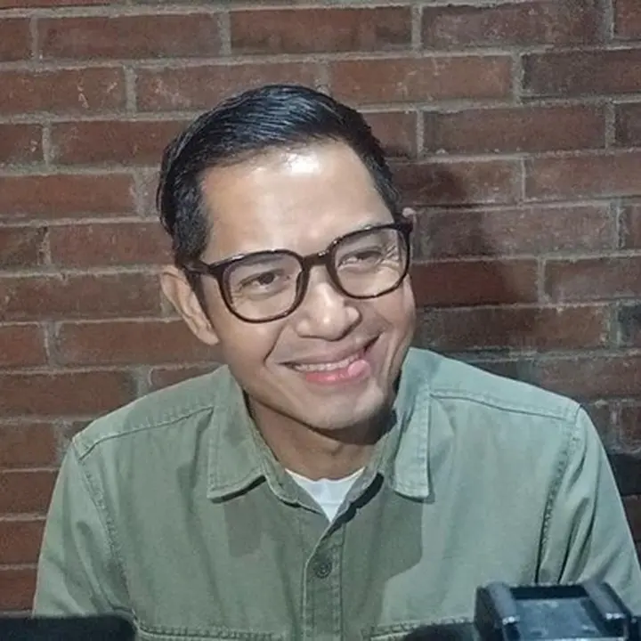 Dude Harlino Bela Alyssa Soebandono yang Dinyinyiri soal Pendidikan Akselerasi