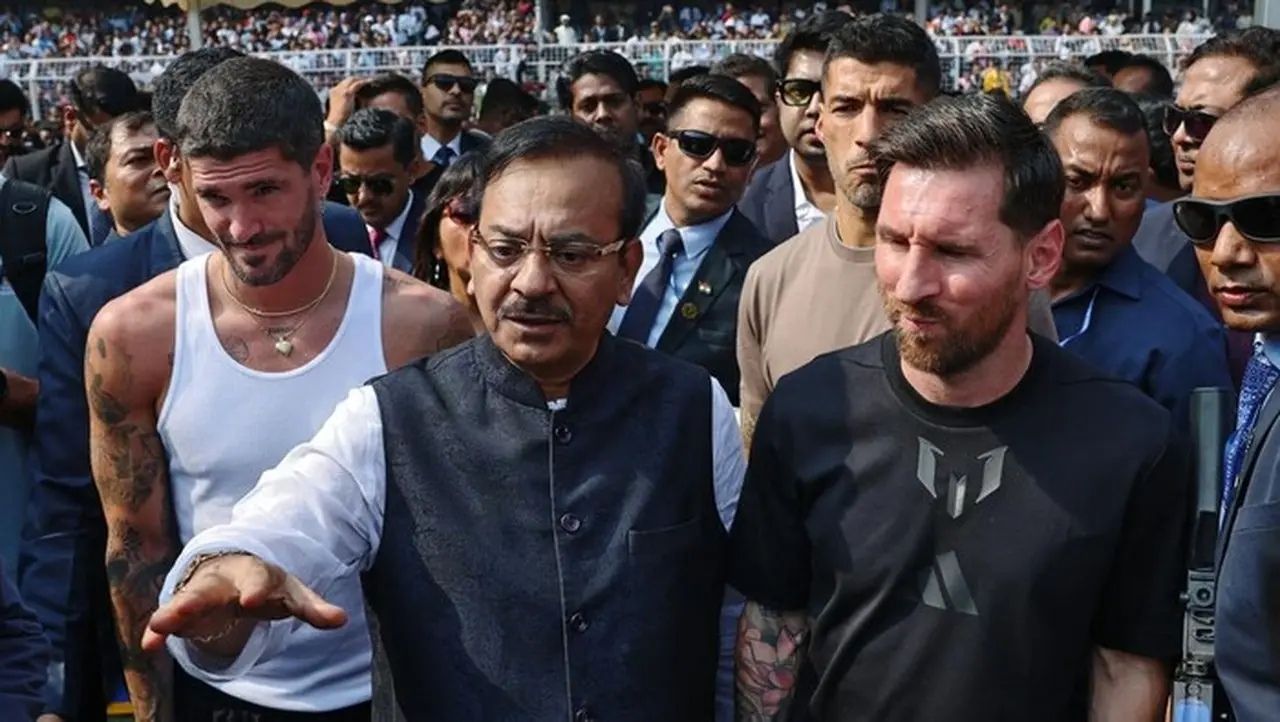 Lionel Messi Dituding Biang Kerok Kericuhan di Kolkata, Fans Lempar Botol ke Lapangan