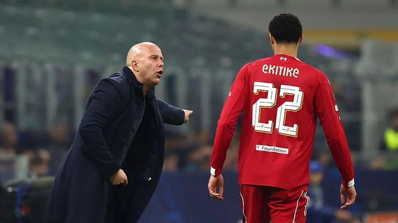 Arne Slot Ungkap Kunci Kebangkitan Hugo Ekitike di Liverpool: Komunikasi dan Fisik