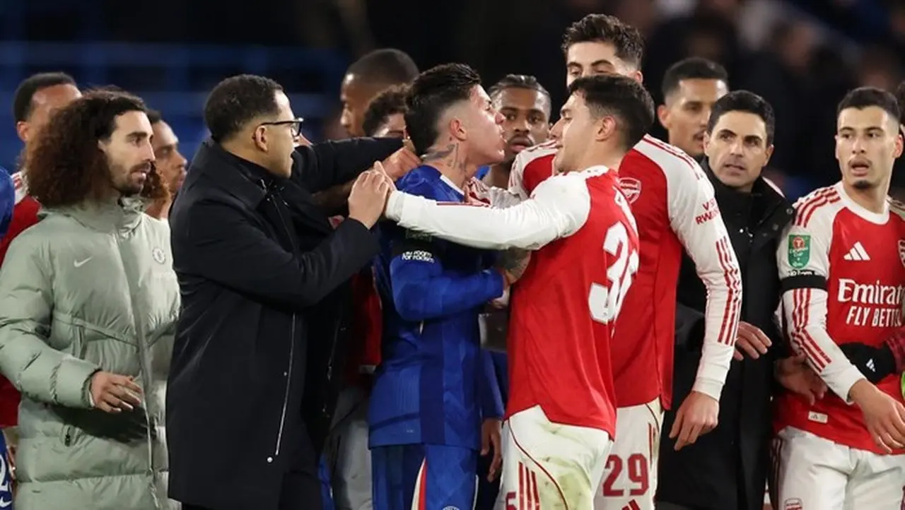 Drama Sengit Fernandez vs Zubimendi Warnai Kemenangan Arsenal atas Chelsea di Semifinal Piala Liga