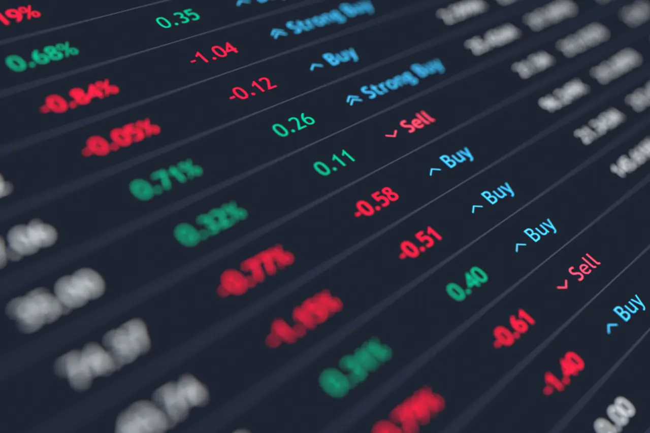 Tekanan Jual Gencar, Saham PANI dan CBDK Terus Anjlok Pasca-Rights Issue