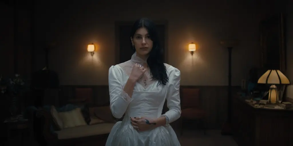 7 Pemeran Utama Serial Horor Netflix Something Very Bad Is Going to Happen yang Mencekam