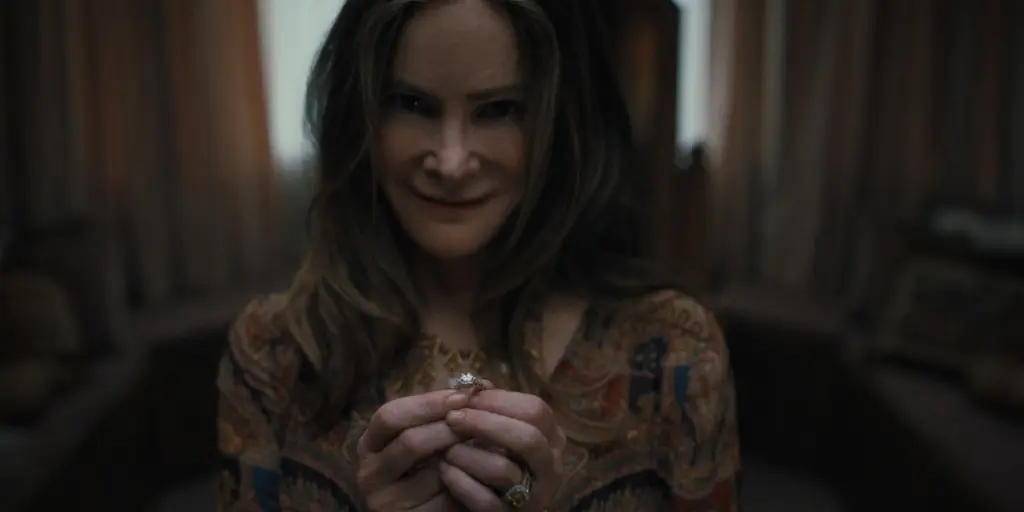 7 Pemeran Utama Serial Horor Netflix Something Very Bad Is Going to Happen yang Mencekam