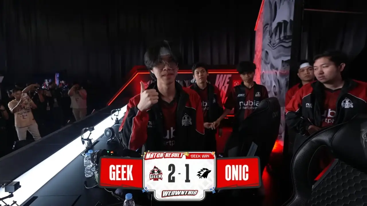 Hasil MPL ID S17 Hari ke-3 Pekan ke-5: GEEK Fam Menang Dramatis 2-1 Atas ONIC Esports