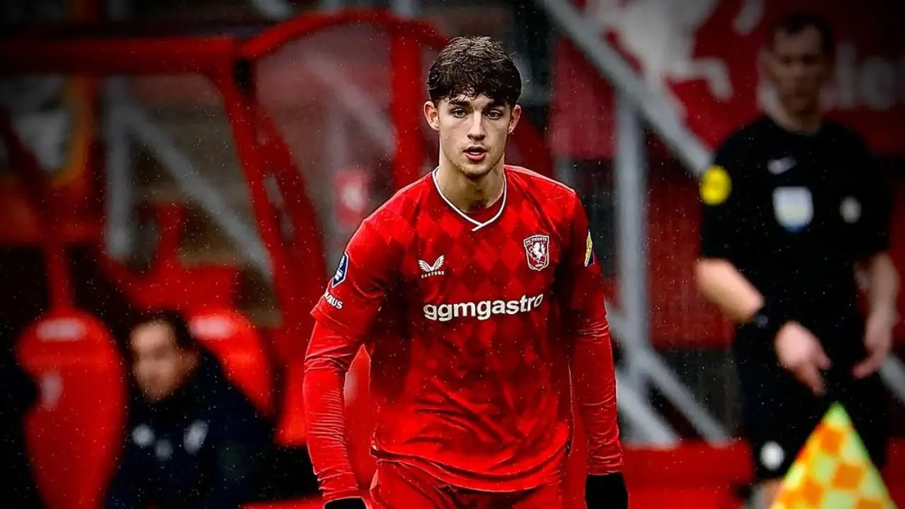 Barcelona Menunda Negosiasi Transfer Ruud Nijstad Bek Muda dari Twente