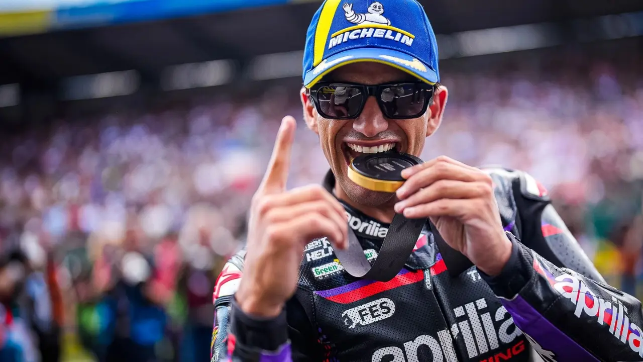 Aprilia Sapu Bersih Podium MotoGP Prancis 2026, Martin Puncaki Balapan Utama