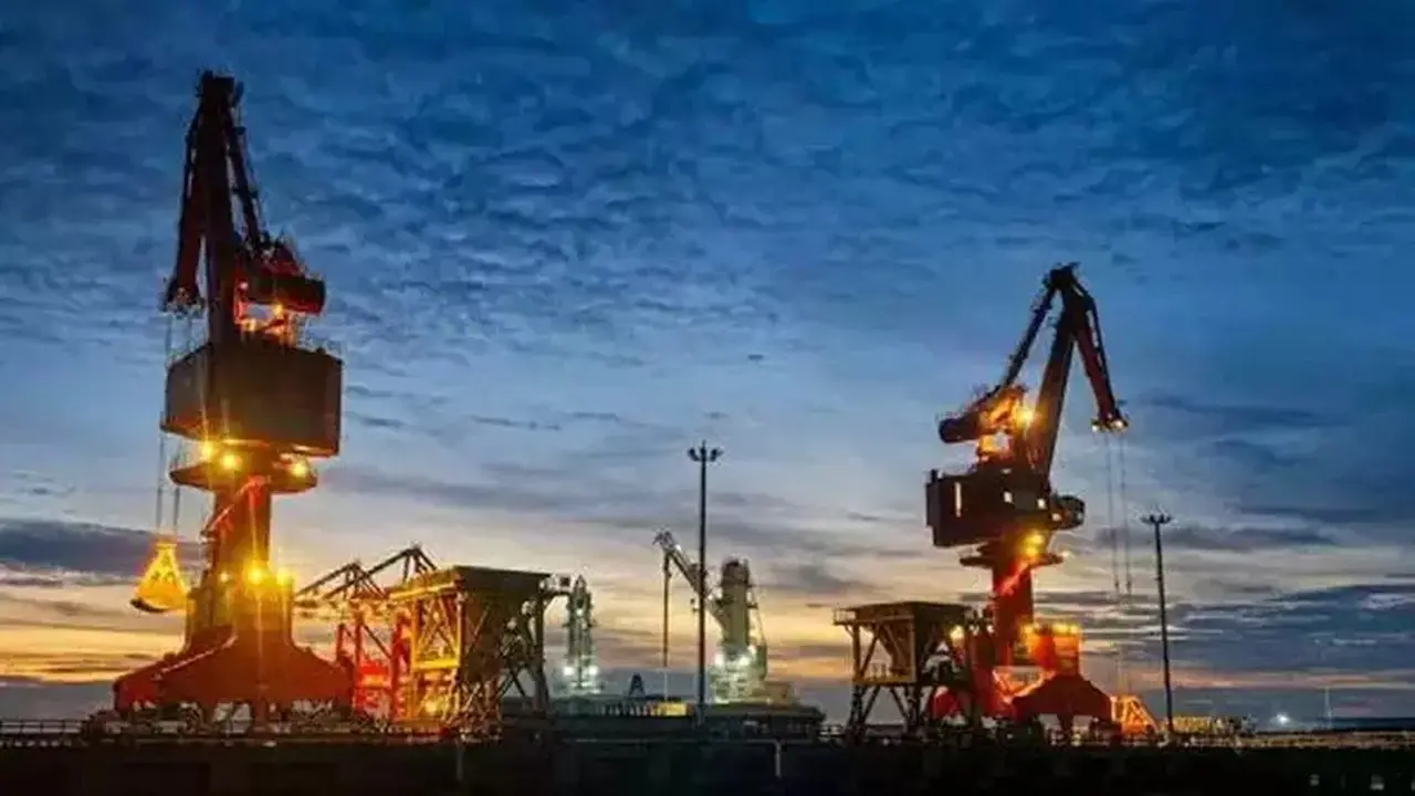 ADRO Aluminium Ekspor Perdana, Emas Diprediksi Bullish Lagi