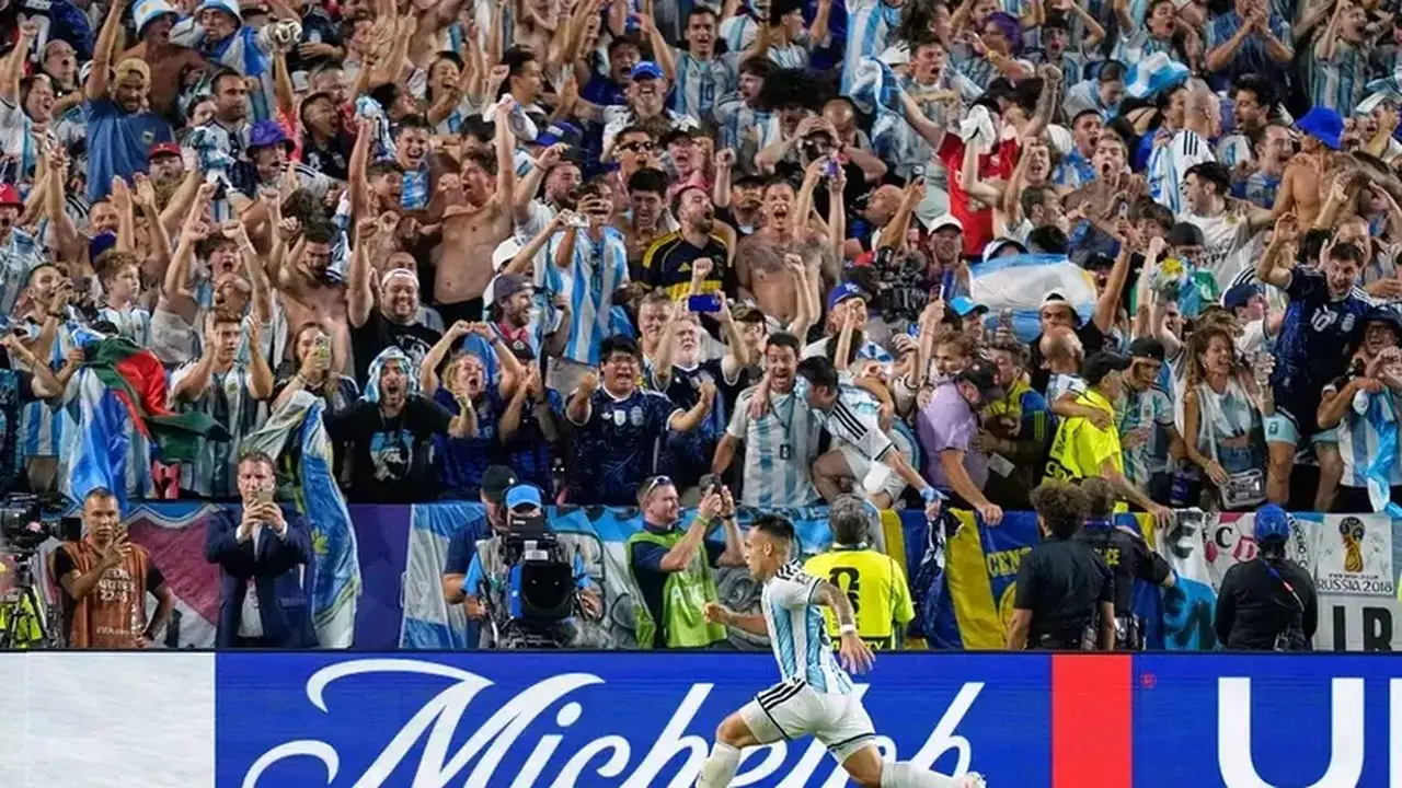 Álvarez Bawa Argentina ke Semifinal Setelah Kalahkan Swiss 3-1
