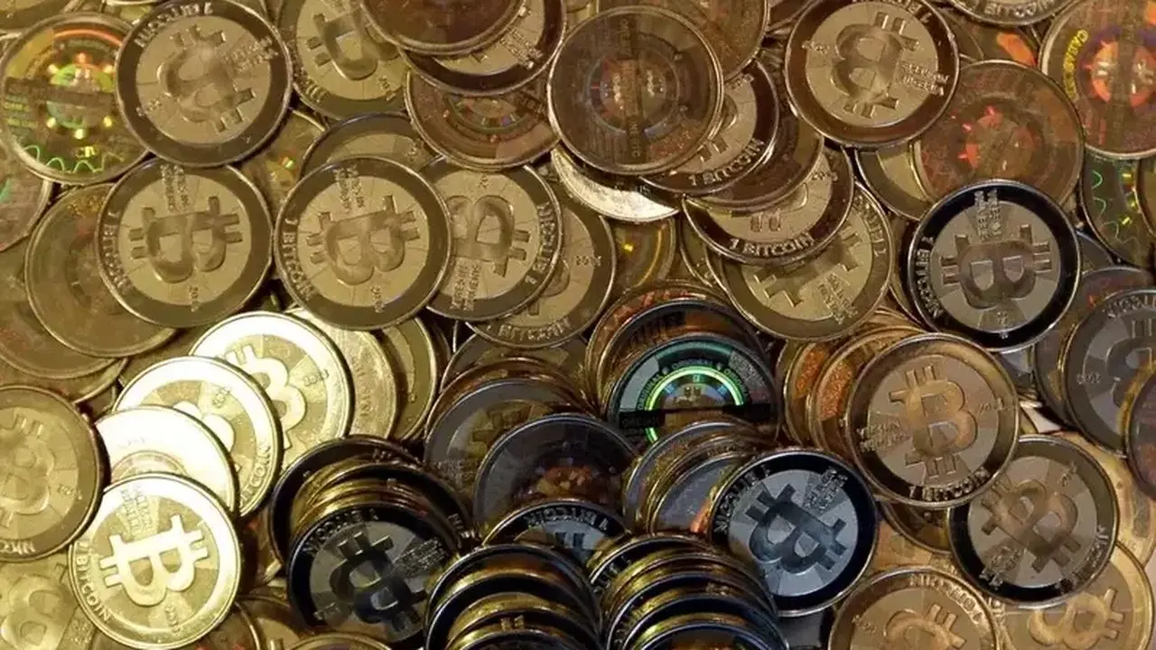 Bitcoin Melemah di Asia Jelang Keputusan Suku Bunga The Fed