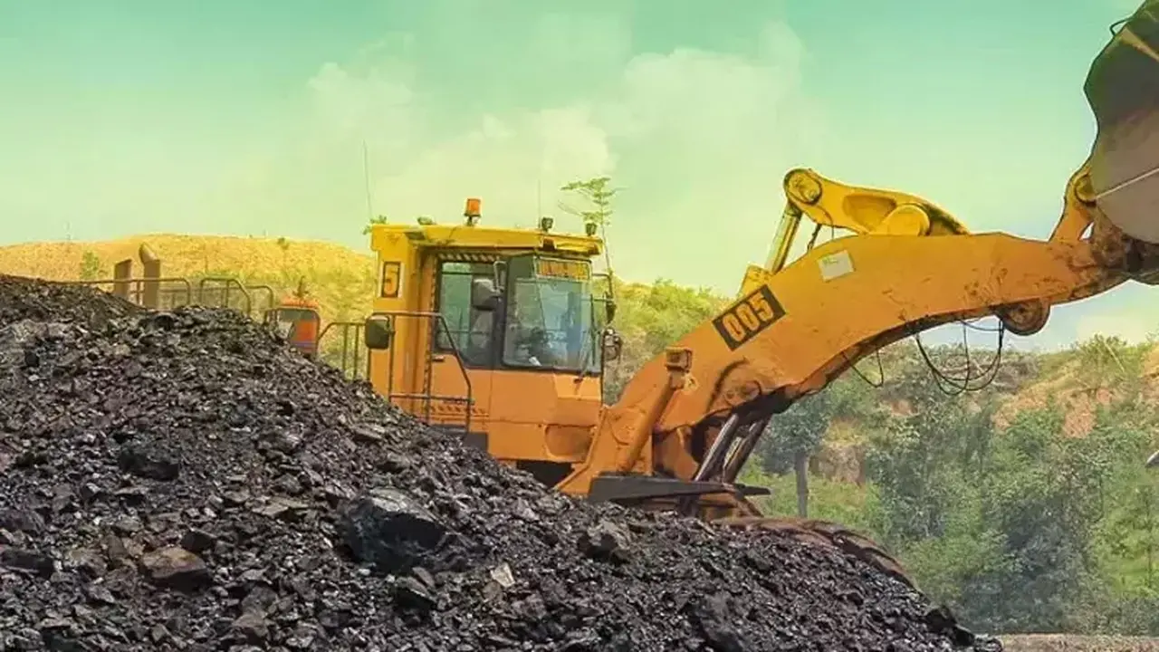 BRI Danareksa Sekuritas Jagokan AADI dan ITMG di Tengah Ketidakpastian Kebijakan Batu Bara