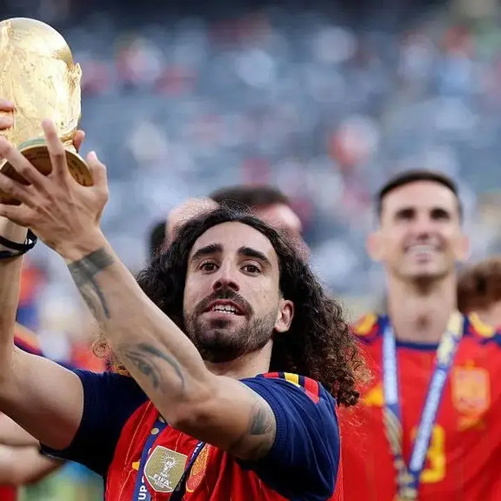 Cucurella Tepati Janji, Tato Wajah De la Fuente Terukir di Lengan