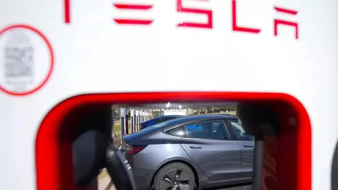 Elon Musk Bantah Rumor Tesla Lepas Bisnis China Demi Merger SpaceX