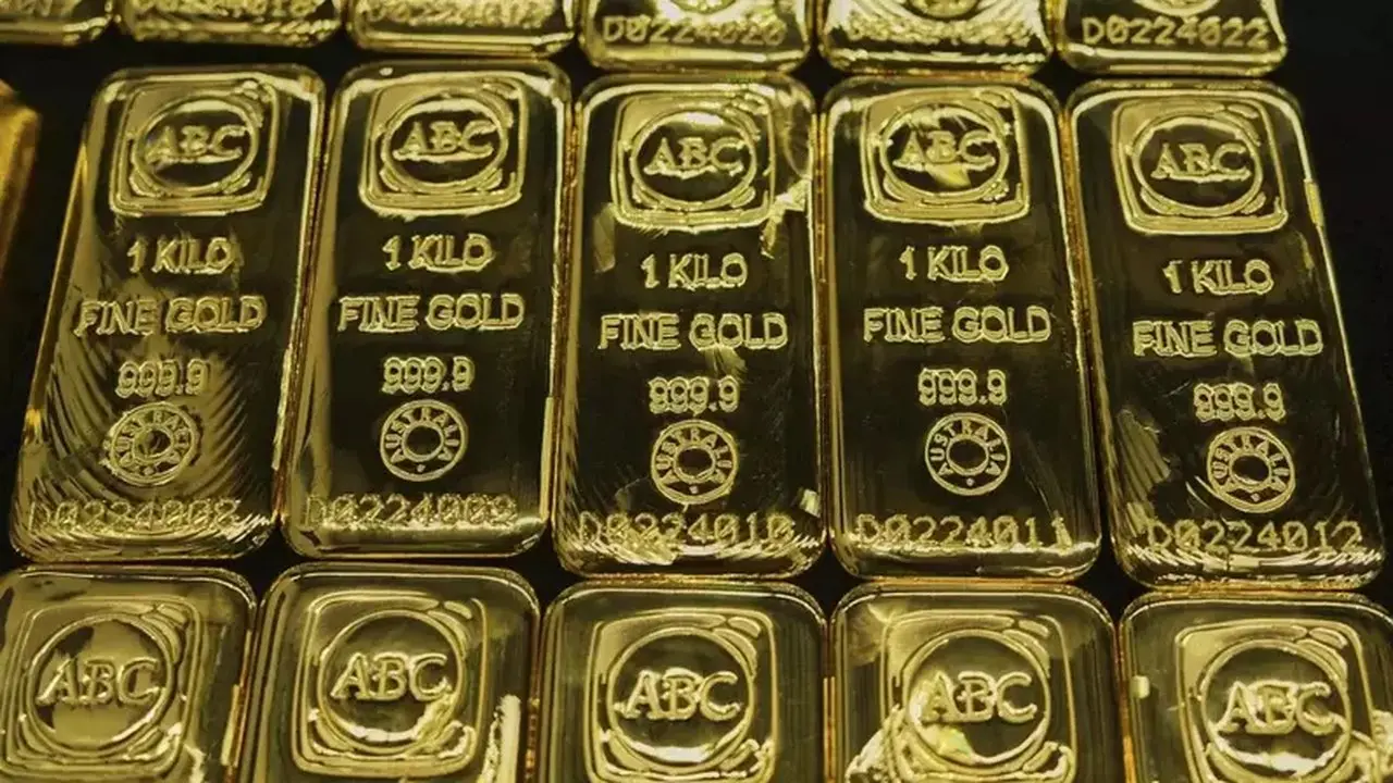 Emas di Persimpangan Jalan: Level Psikologis US$ 4.000 Menjadi Penentu Nasib Harga