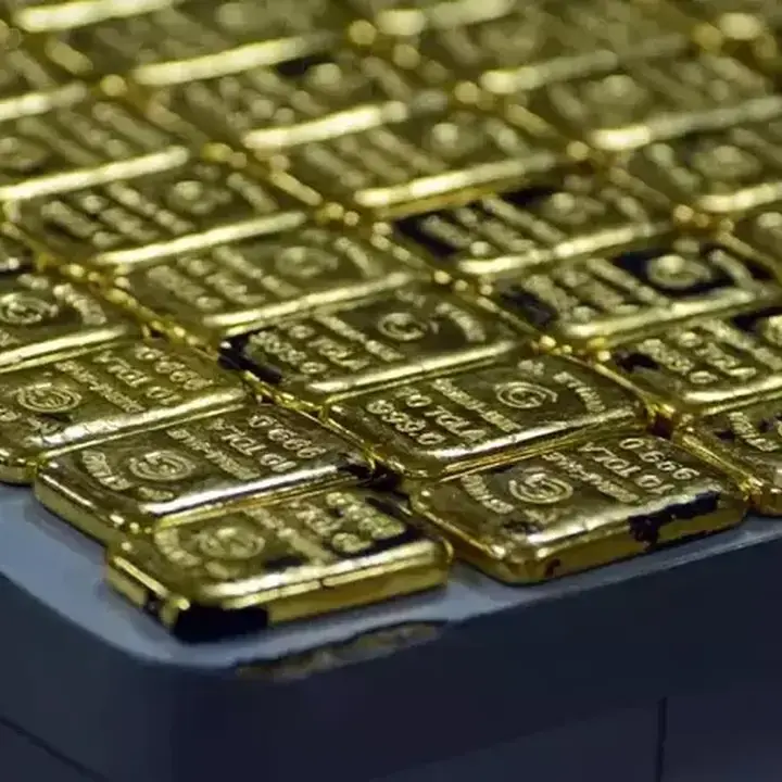 Emas Menguat 1% Seiring Meredanya Ketegangan Geopolitik dan Menanti Sinyal The Fed