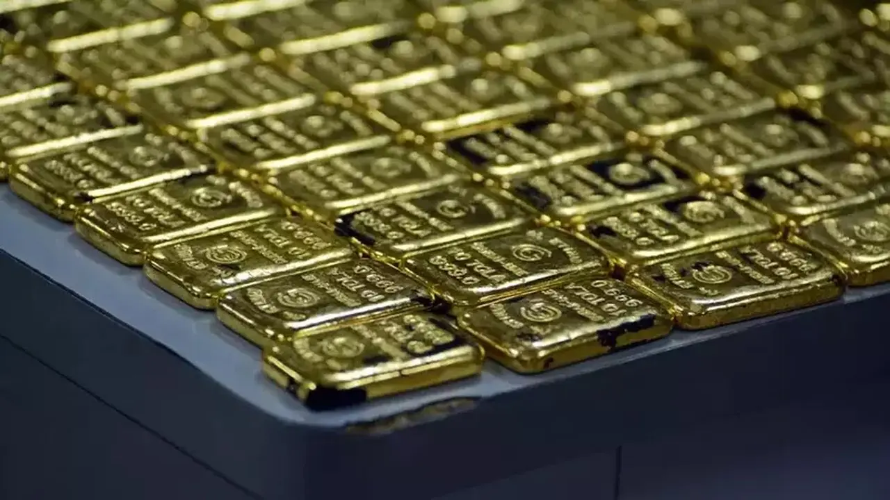 Emas Menguat 1% Seiring Meredanya Ketegangan Geopolitik dan Menanti Sinyal The Fed