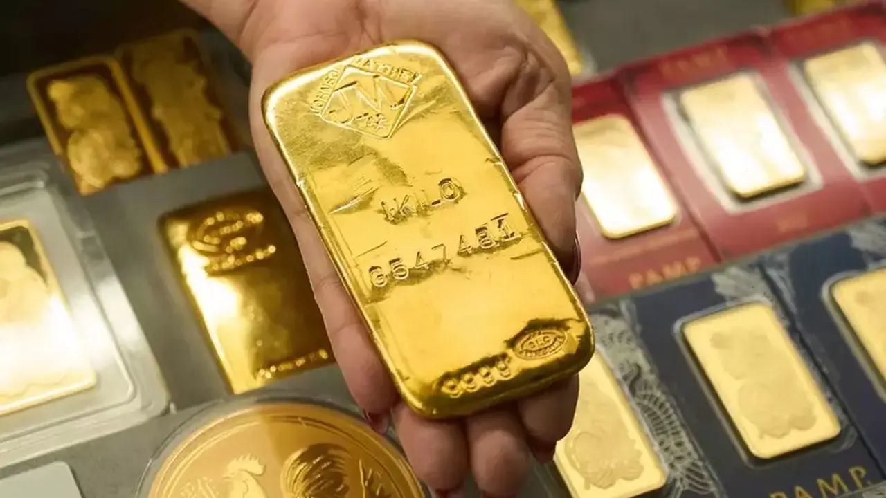 Emas Tertekan di Bawah US$ 4.000 Akibat Kenaikan Minyak dan Suku Bunga AS