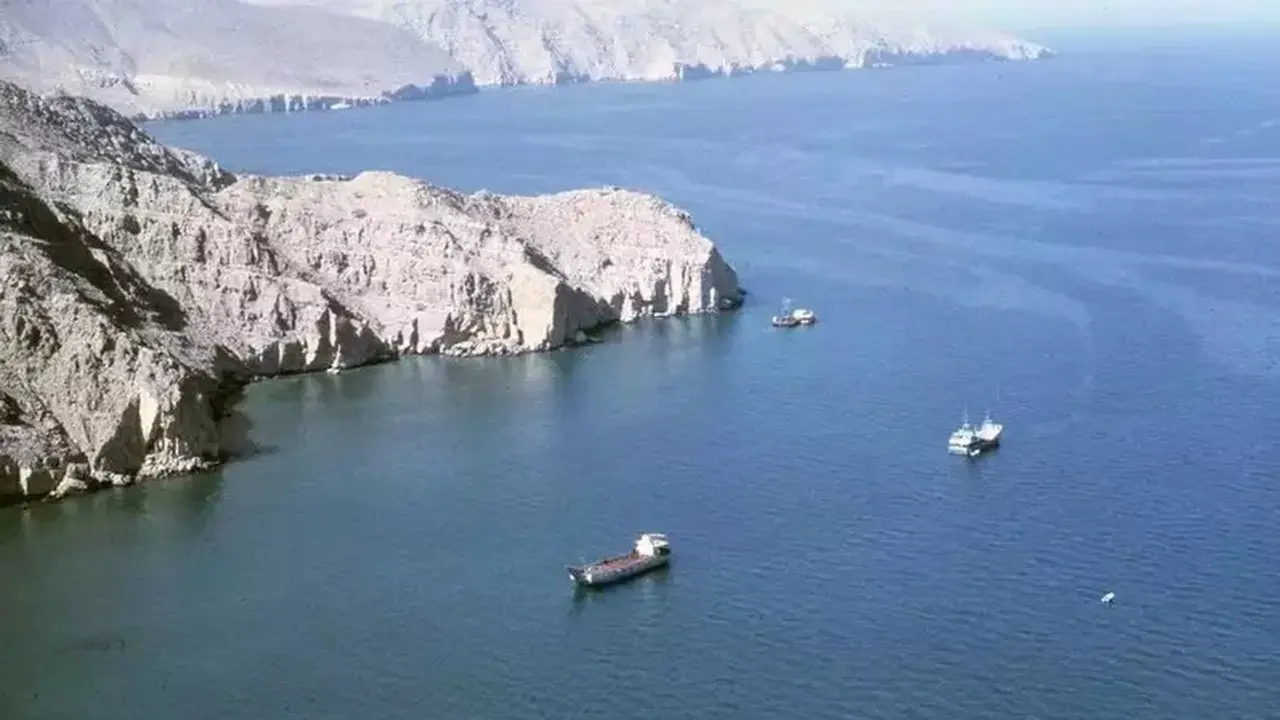 Iran Ancam Blokir Selat Hormuz Jika Aset Dibekukan AS Digunakan