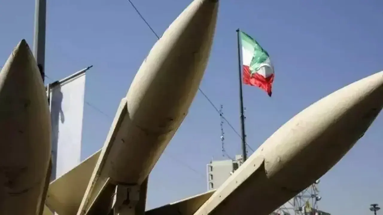 Iran Balas Serangan AS Dengan Gelombang Rudal dan Drone Ke Pangkalan di Kuwait