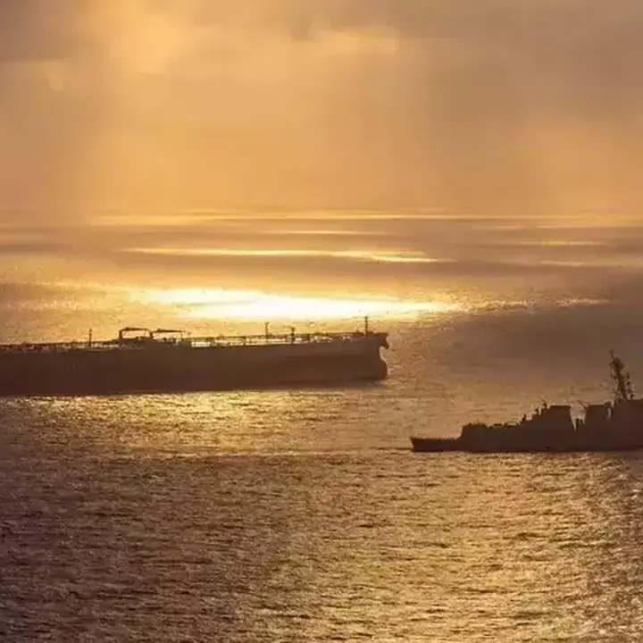 Iran Tuduh AS Paksa Tanker Meledak di Selat Hormuz