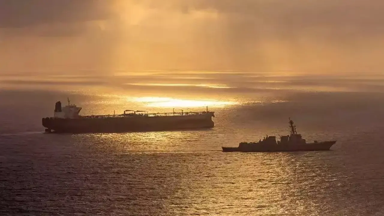 Iran Tuduh AS Paksa Tanker Meledak di Selat Hormuz