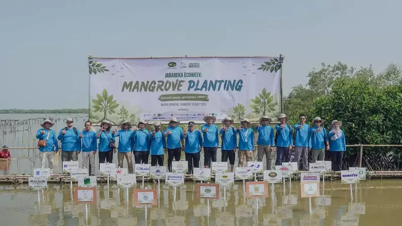 Jababeka dan 27 Tenant Tanam 100.000 Mangrove di Pesisir Bekasi