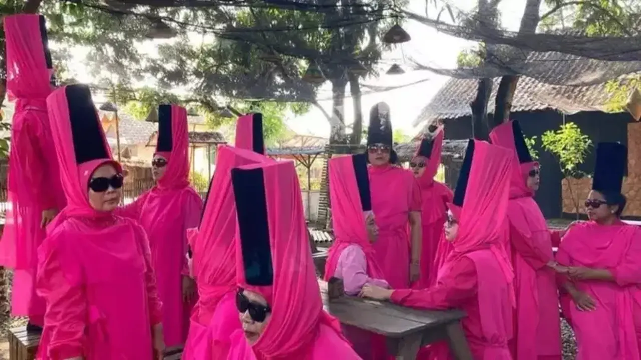 Jerat Utang Bank Emok: Beban Ganda Perempuan di Akar Rumput