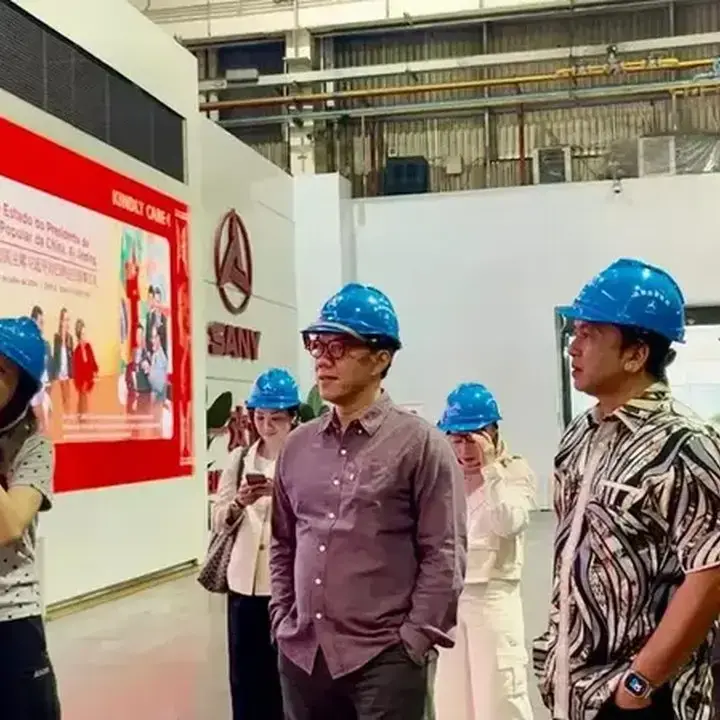 JICT Jajaki Crane dan Truk Listrik untuk Pelabuhan Hijau
