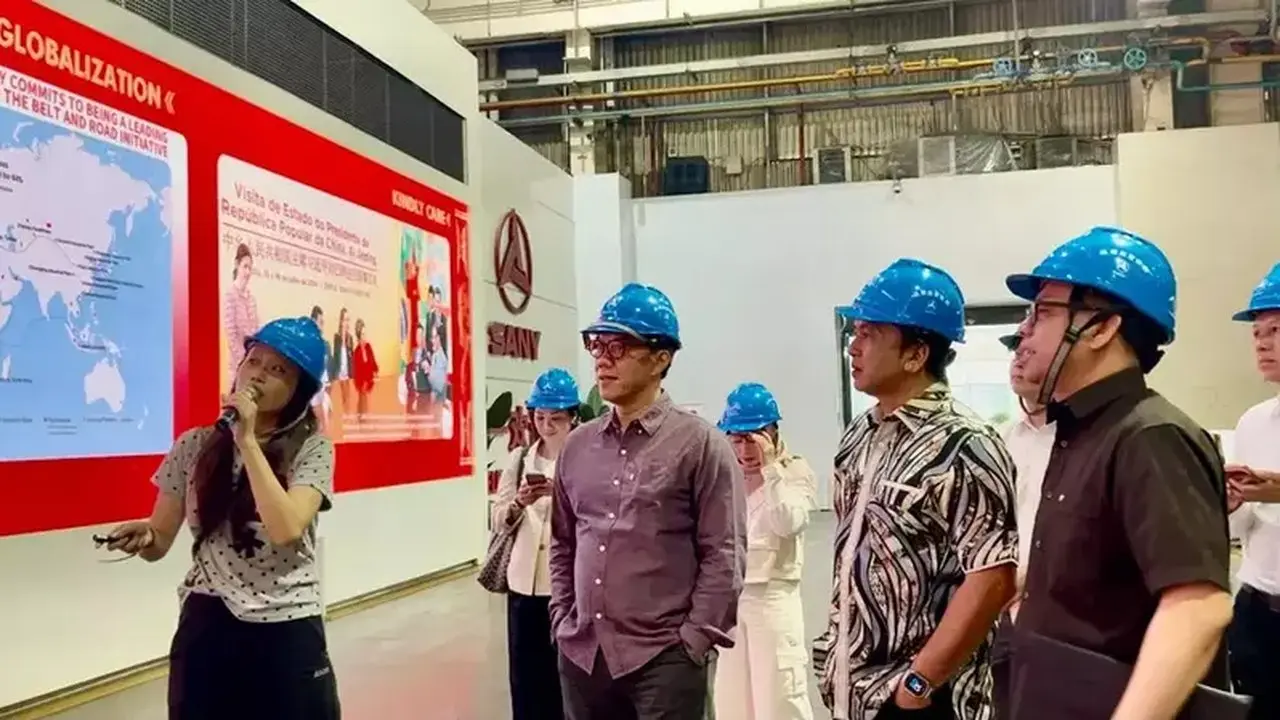 JICT Jajaki Crane dan Truk Listrik untuk Pelabuhan Hijau