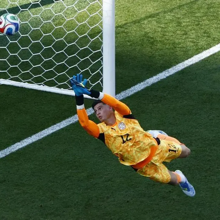 Manchester United Tertarik pada Kiper Paraguay Orlando Gill, Agen Konfirmasi Komunikasi