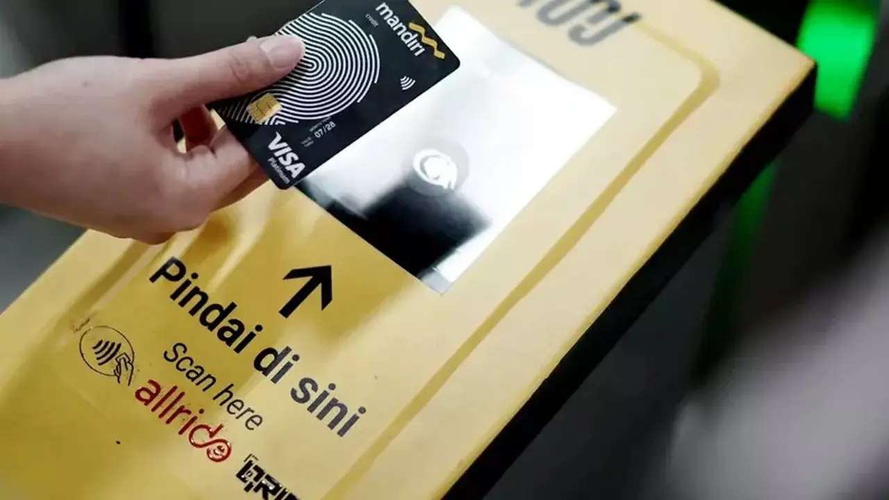 Naik MRT Jakarta Kini Lebih Mudah dengan Kartu Kredit Nirsentuh Global