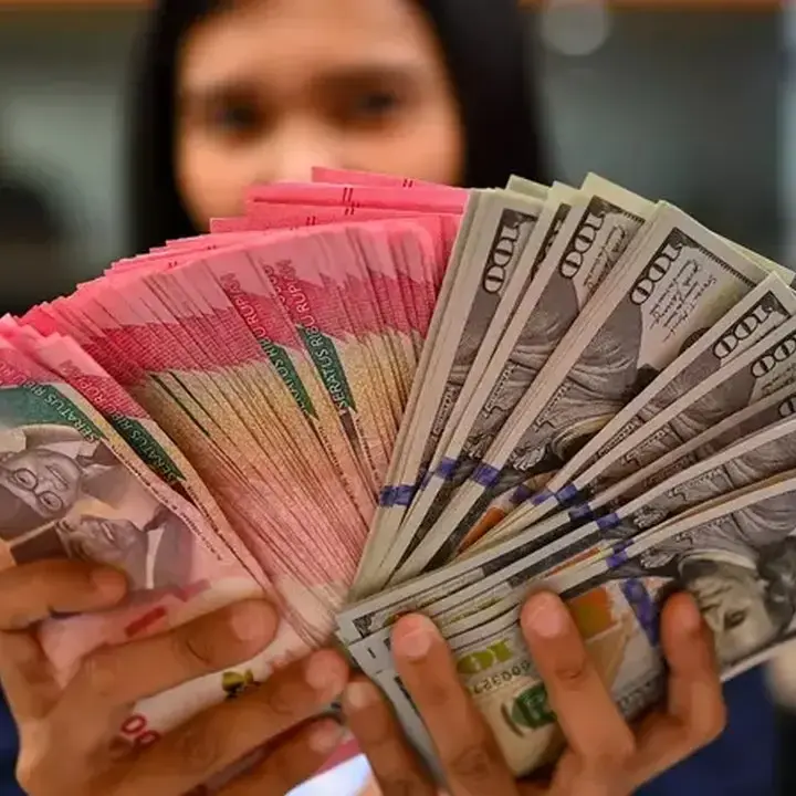 Pakar Prediksi Rupiah Terus Melemah, Target Baru Rp 18.020 per Dolar AS