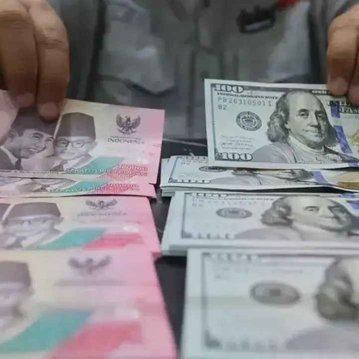 Pakar Sebut Rupiah Berpeluang Melemah Karena Lonjakan Utang Luar Negeri dan Risiko Eksternal