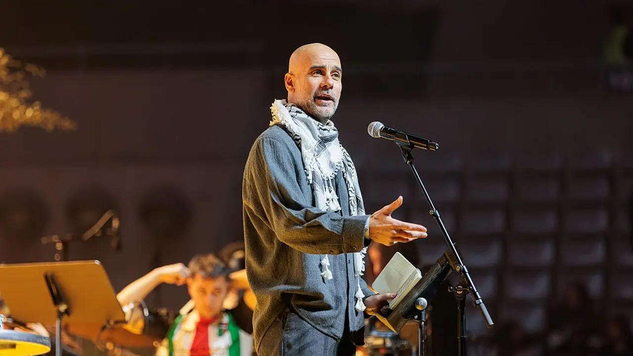 Pep Guardiola Gelar Kamp Sepak Bola untuk Anak-anak Palestina di Spanyol